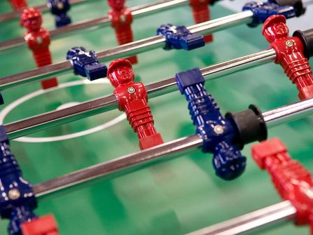 Tischkicker in Satz & Spiel