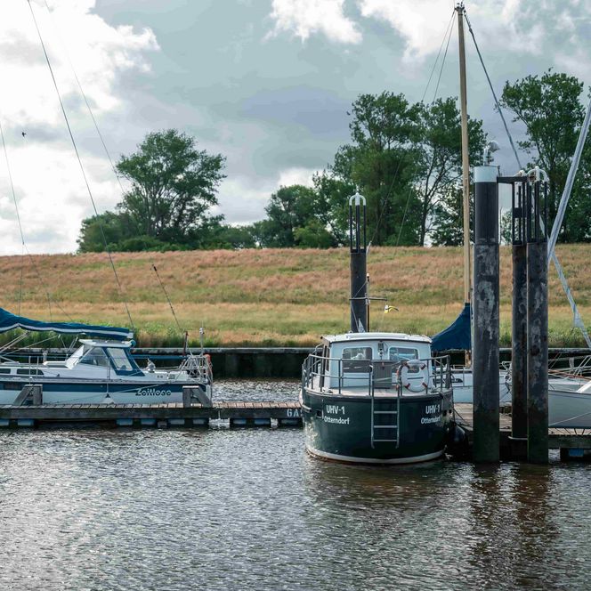 Segelboote im Seglerhafen im Nordseebad Otterndorf