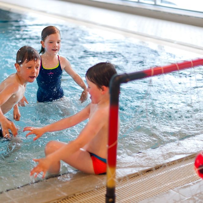 Sole-Therme Kinder im Nichtschwimmerbecken