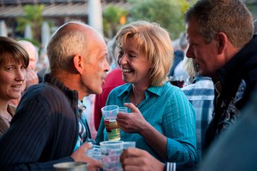 Gäste auf dem Altstadtfest im Nordseebad Otterndorf
