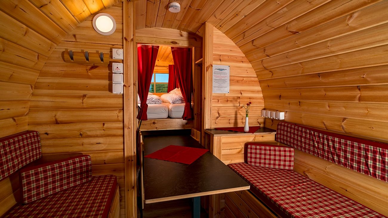 Blick in ein Campingfass auf dem Campingplatz See Achtern Diek im Nordseebad Otterndorf