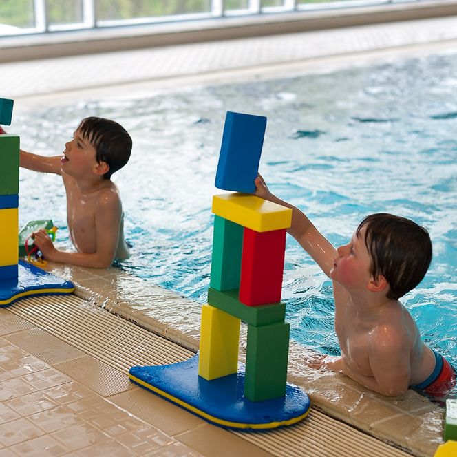 Sole-Therme Kinder im Nichtschwimmerbecken