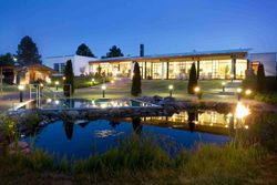 Saunalandschaft Otterndorf von außen Nachts