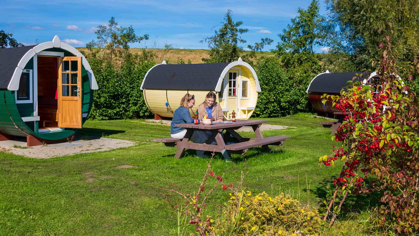 Schlaffässer auf dem Campingplatz See Achtern Diek im Nordseebad Otterndorf