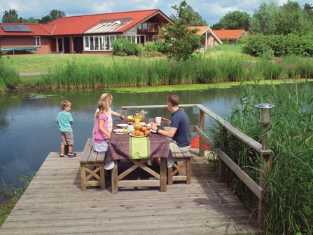 Frühstücken auf dem eigenen Steg