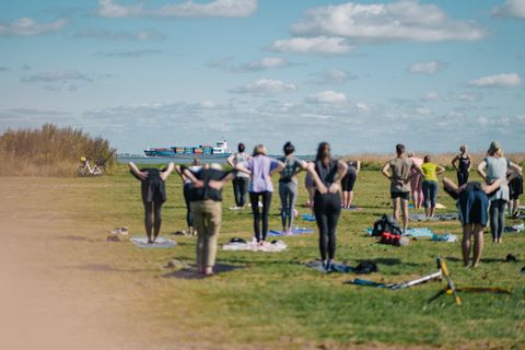 Yoga am Strand im Nordseebad Otterndorf