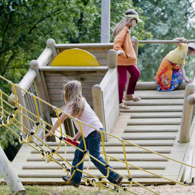 Klettergerät auf der Freizeitanlage See Achtern Diek im Nordseebad Otterndorf
