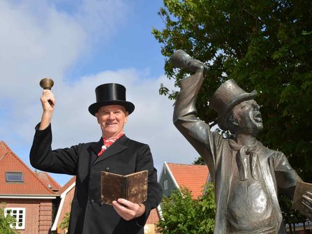 Der "echte" Utröper neben der Bronzestatue